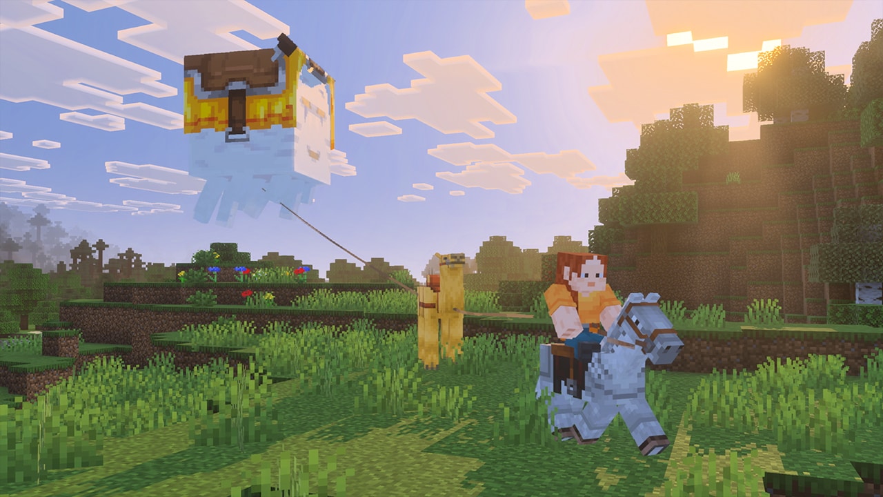 Скриншот Minecraft, показывающий персонажа игрока на лошади, за которым следует гаст