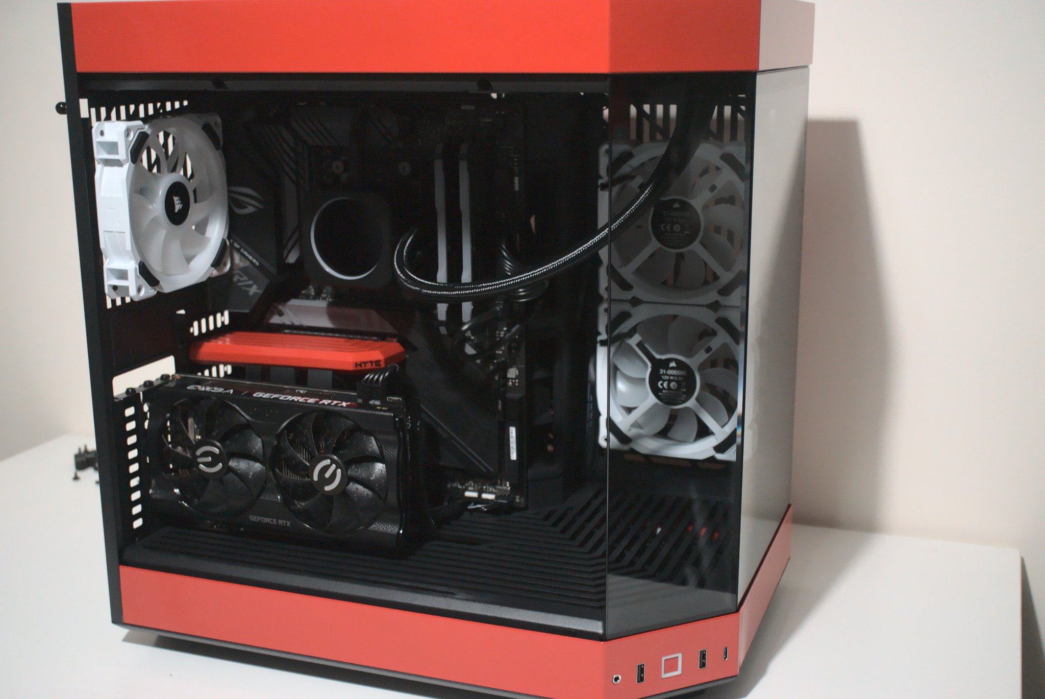Корпус HYTE Y60