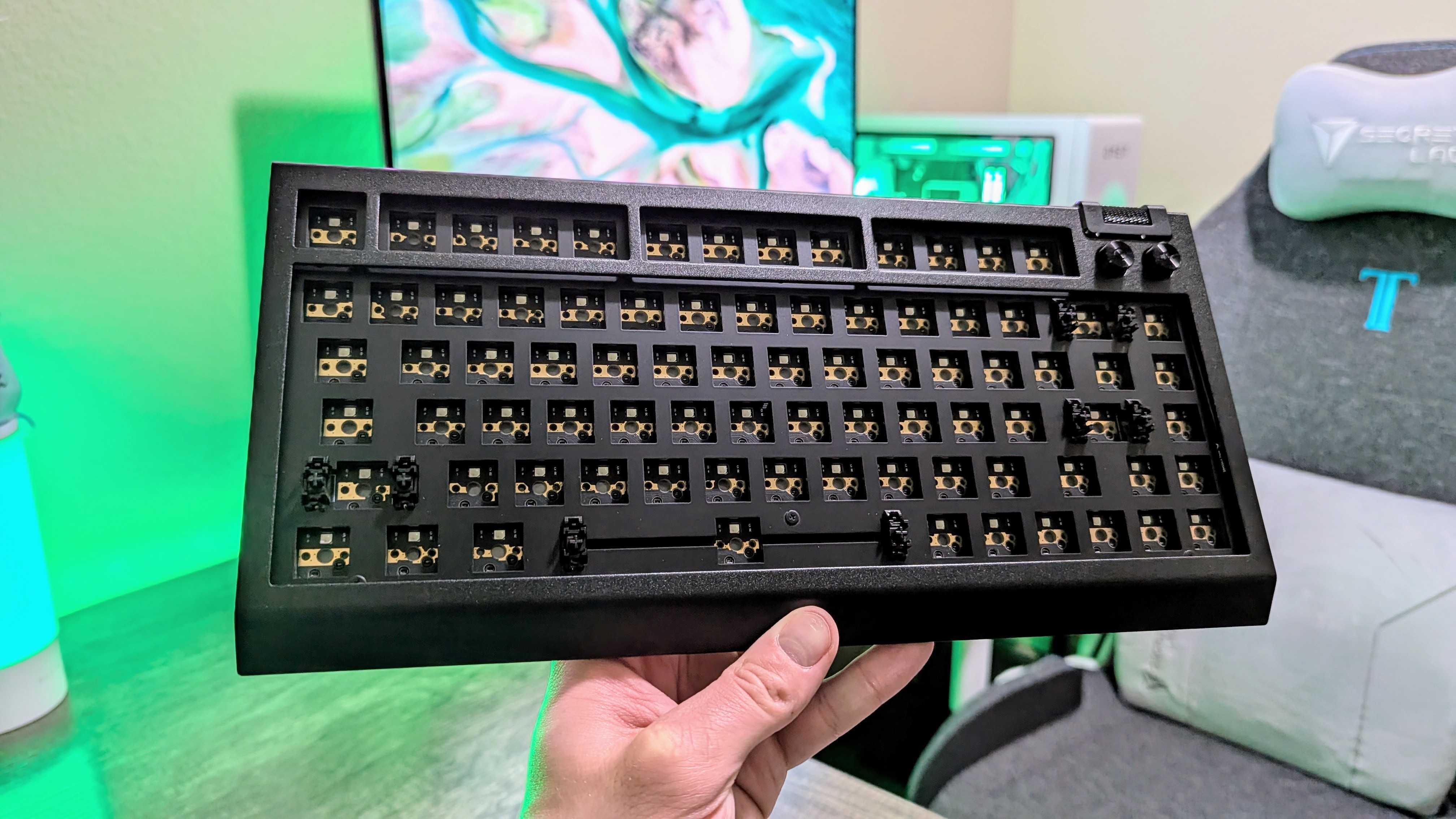 Игровая клавиатура Razer BlackWidow V4 75% Barebones.
