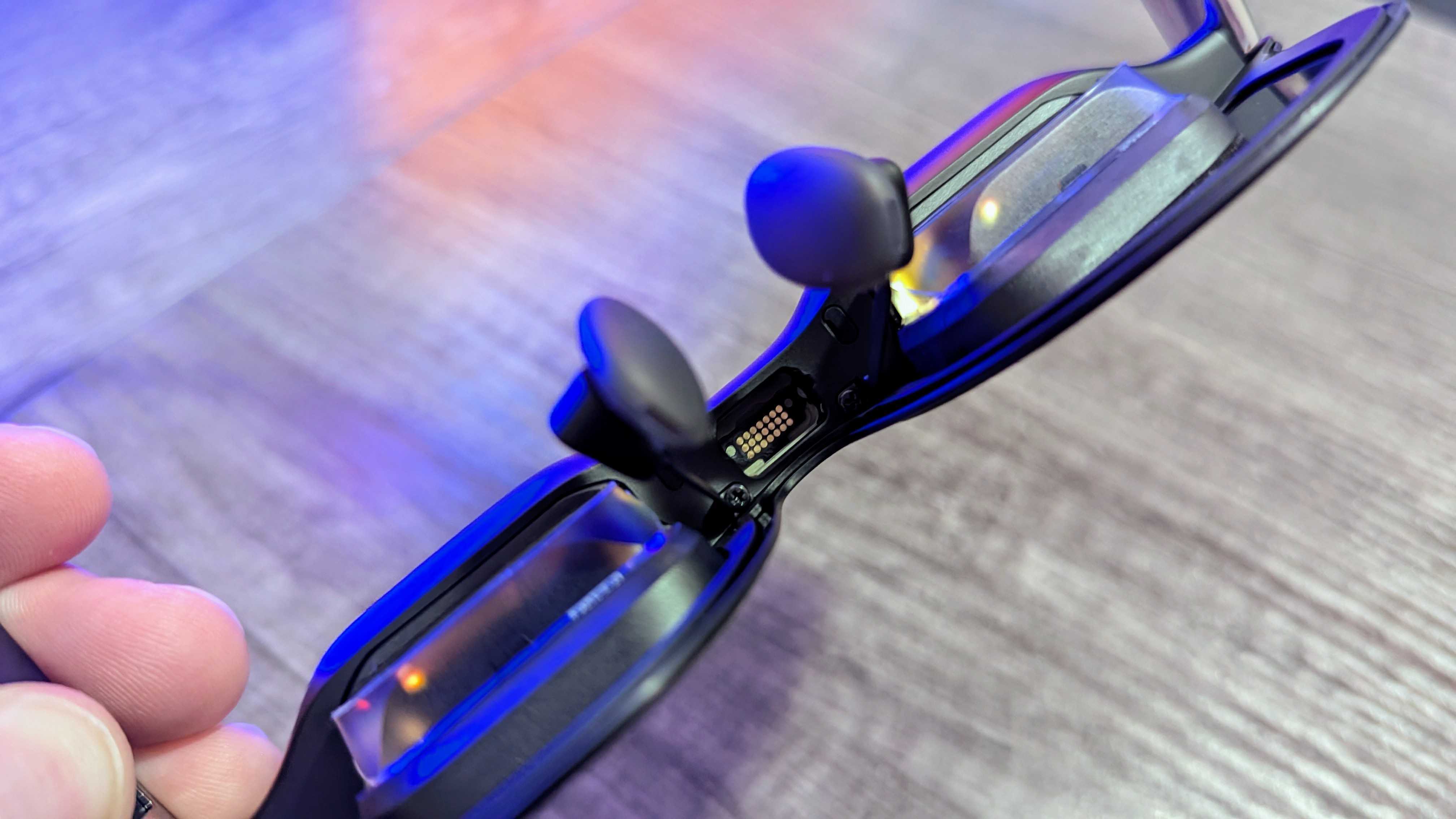 AR-очки XREAL One Pro