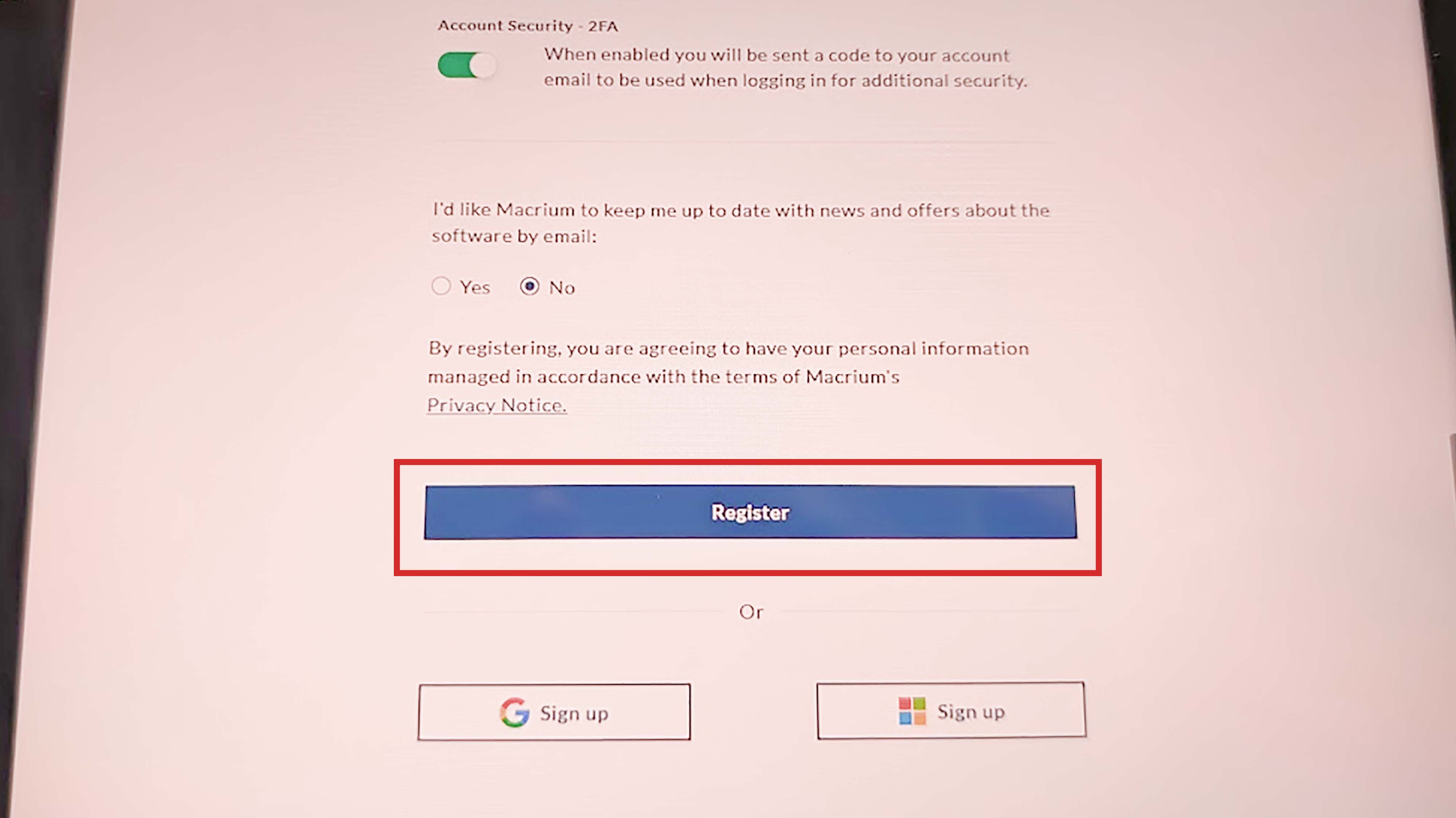 Экран Lenovo Legion Go со страницей регистрации Macrium Reflect.