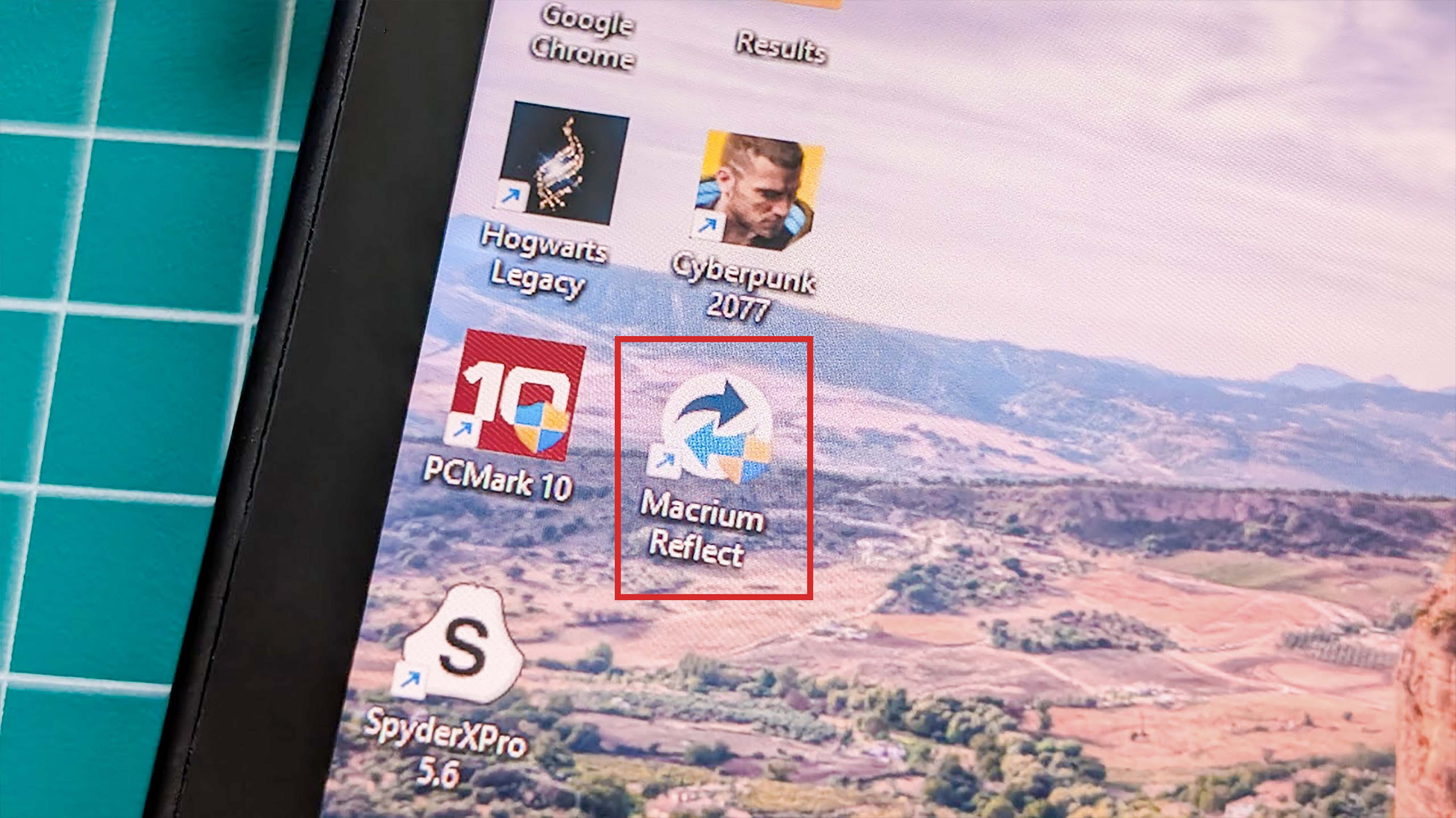 Ярлык Macrium Reflect выделен на экране Lenovo Legion Go.