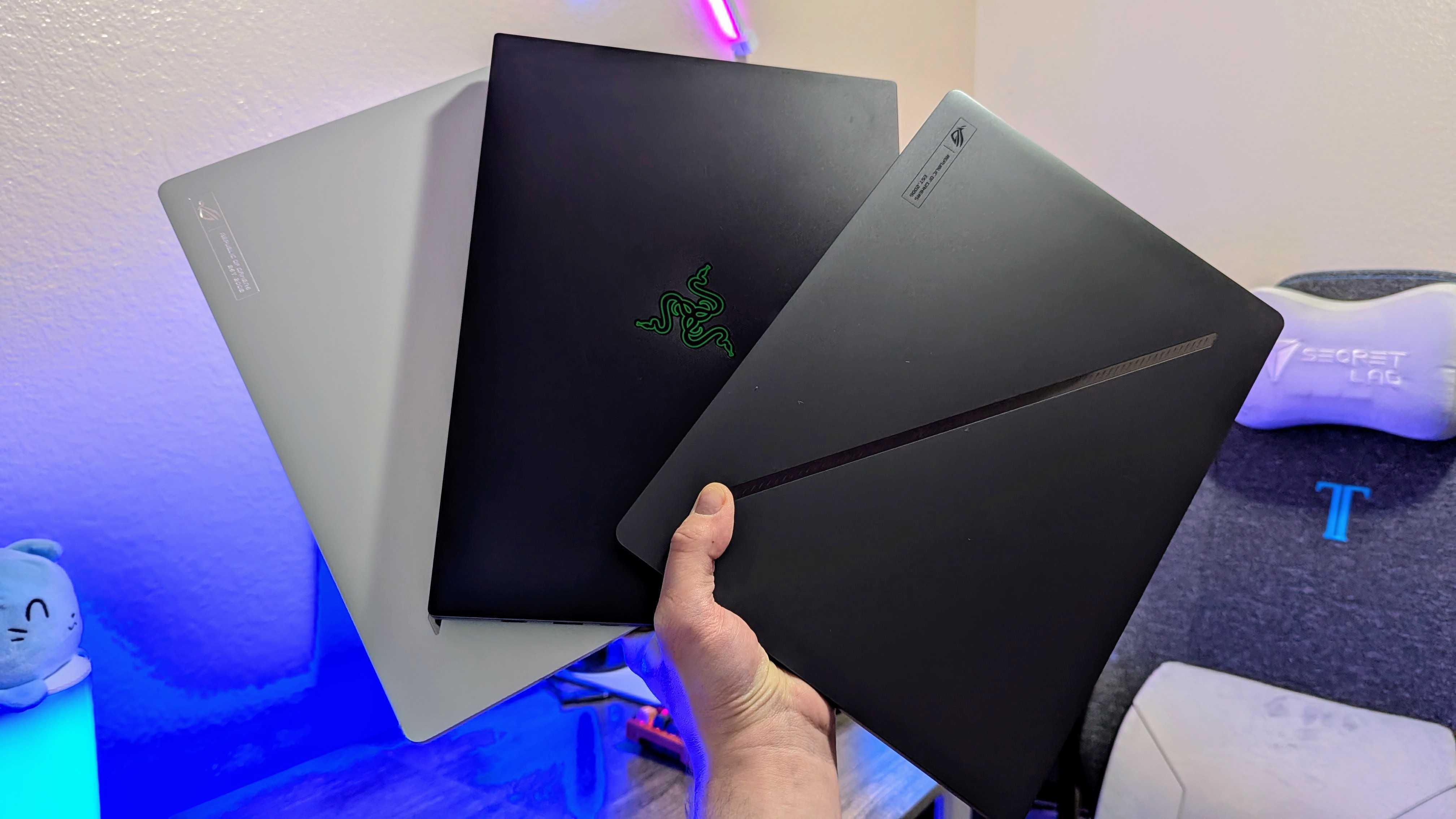 Я не могу удержать Razer Blade 14, но все же сделал несколько сравнений.