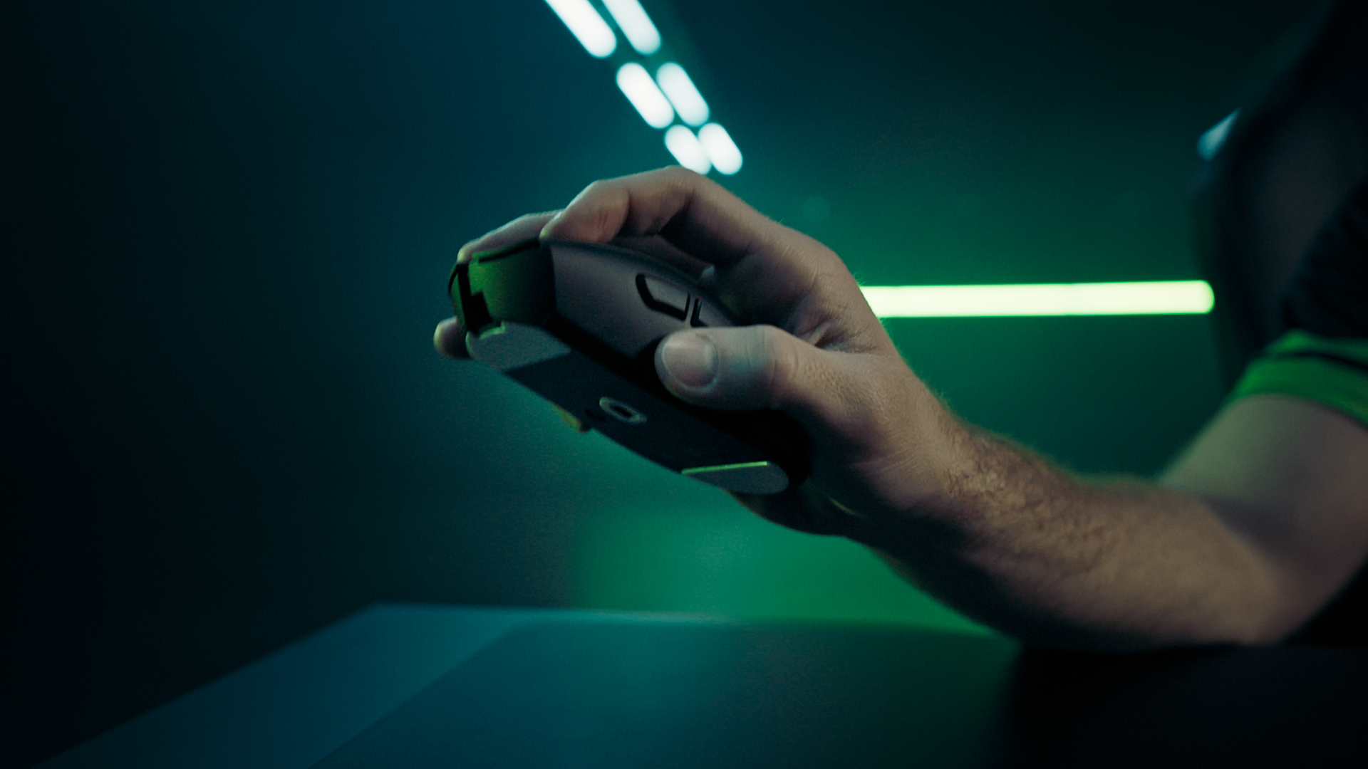 Razer DeathAdder V4 Pro - беспроводная игровая мышь.