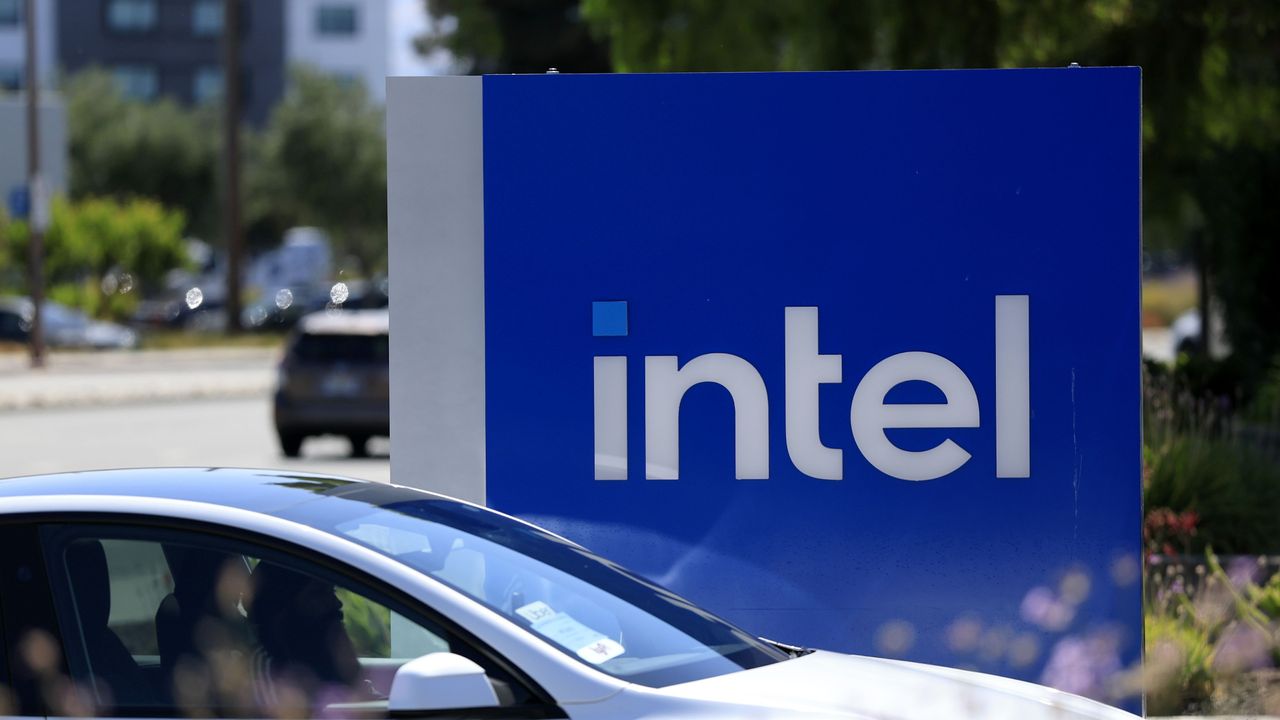 Изображение к статье: Intel сокращает тысячи сотрудников в США из-за отставания в сфере ИИ - Железо на MSReview.net