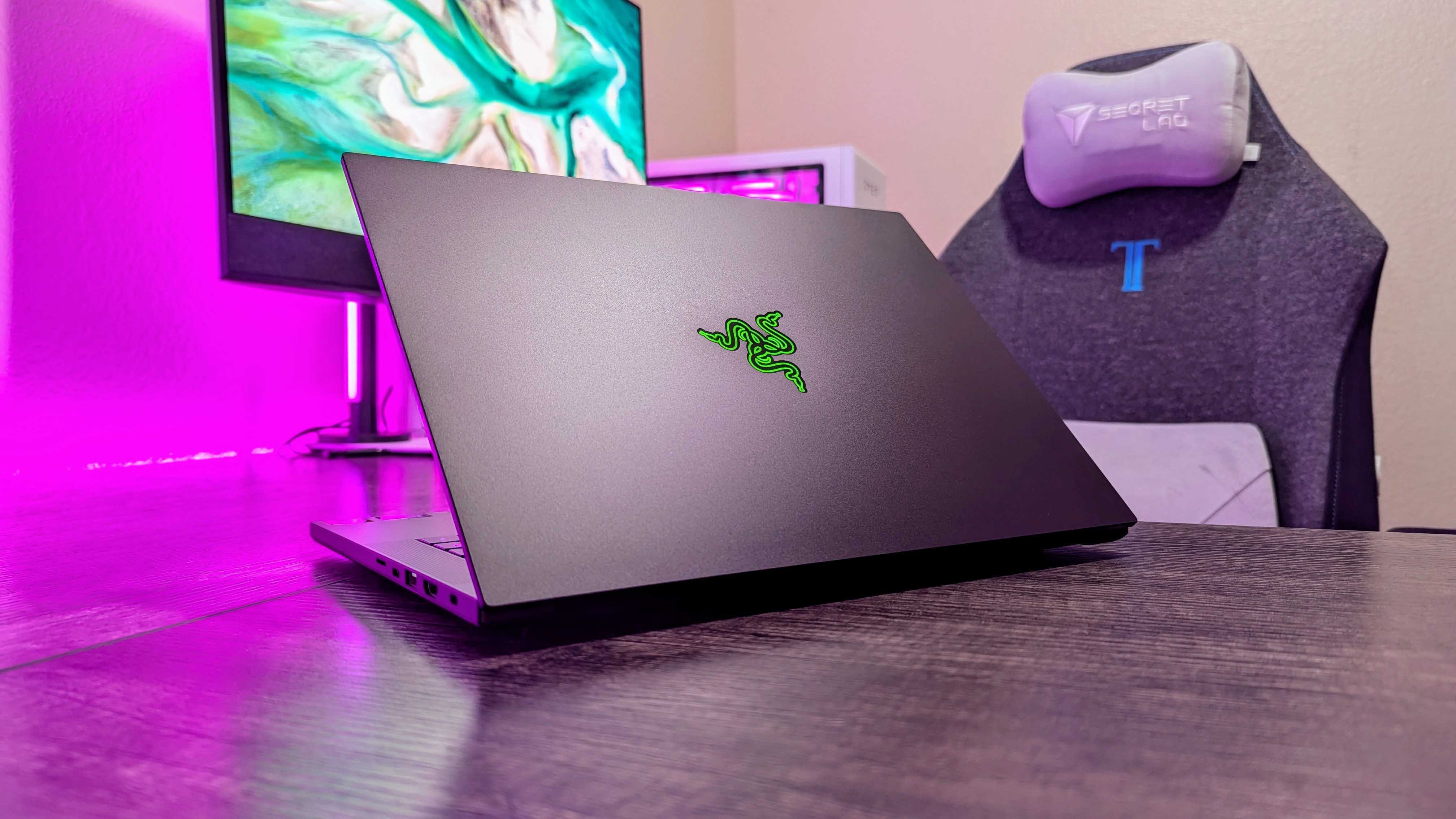 Изображение игрового ноутбука Razer Blade 14 (2025).