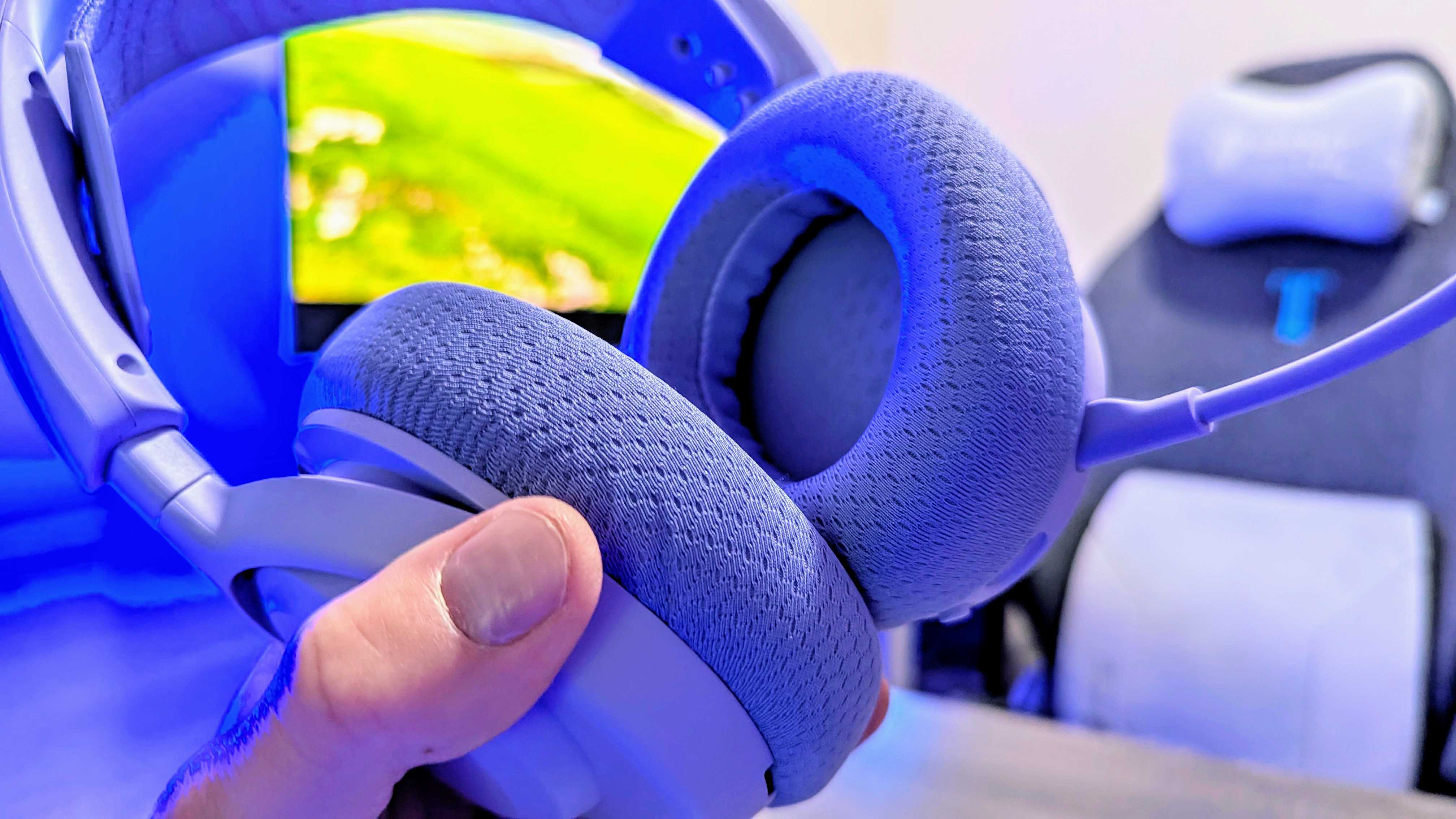 Изображение игровой гарнитуры SteelSeries Arctis Nova 3X Wireless.