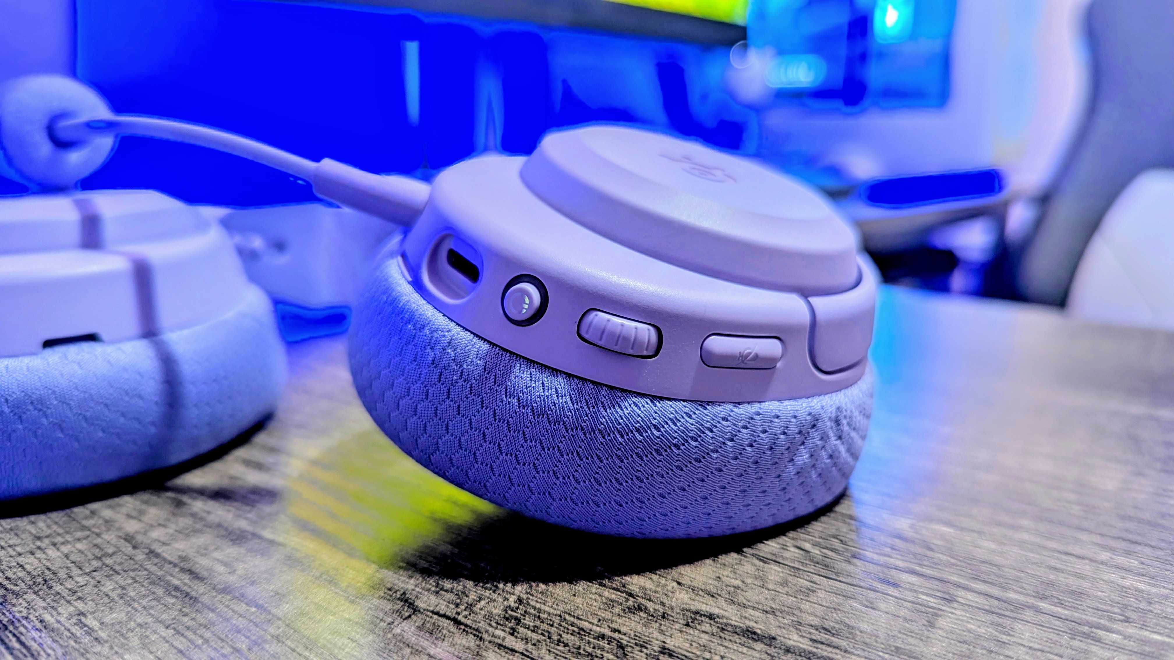 Изображение игровой гарнитуры SteelSeries Arctis Nova 3X Wireless.