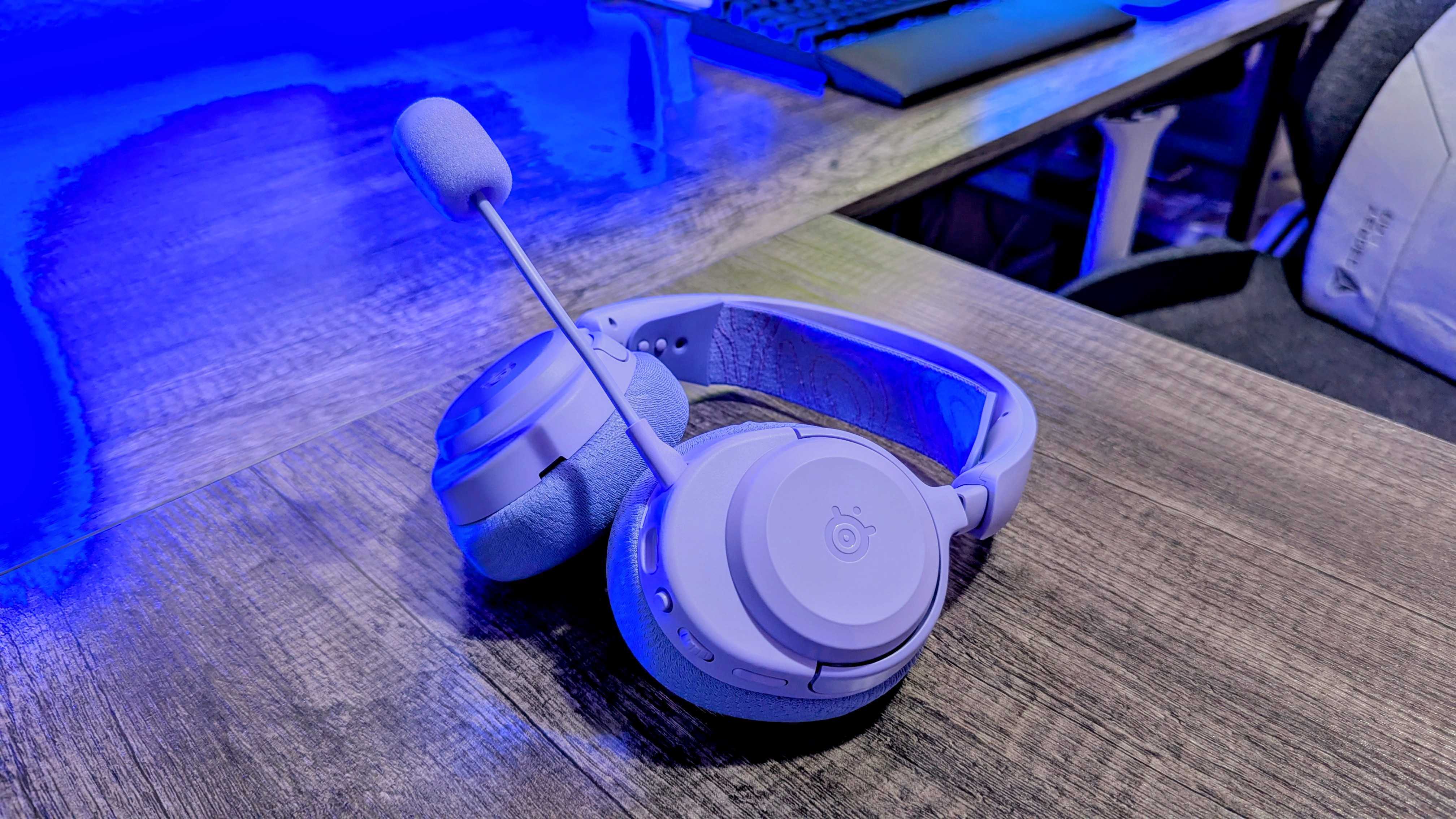 Изображение игровой гарнитуры SteelSeries Arctis Nova 3X Wireless.