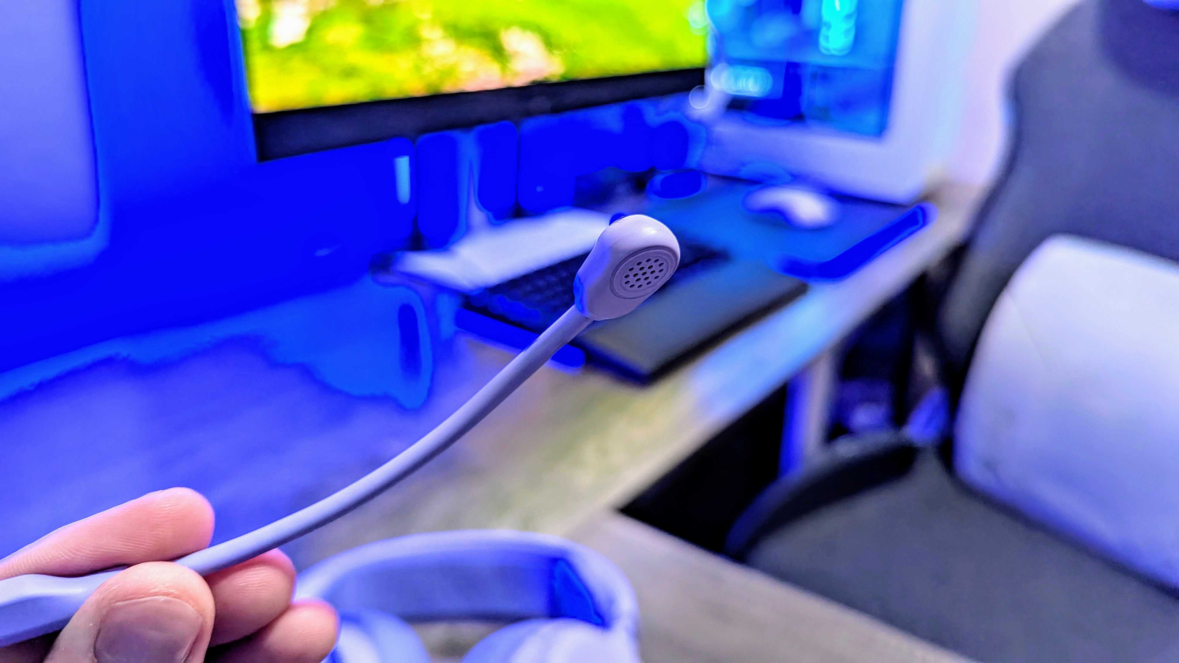 Изображение игровой гарнитуры SteelSeries Arctis Nova 3X Wireless.