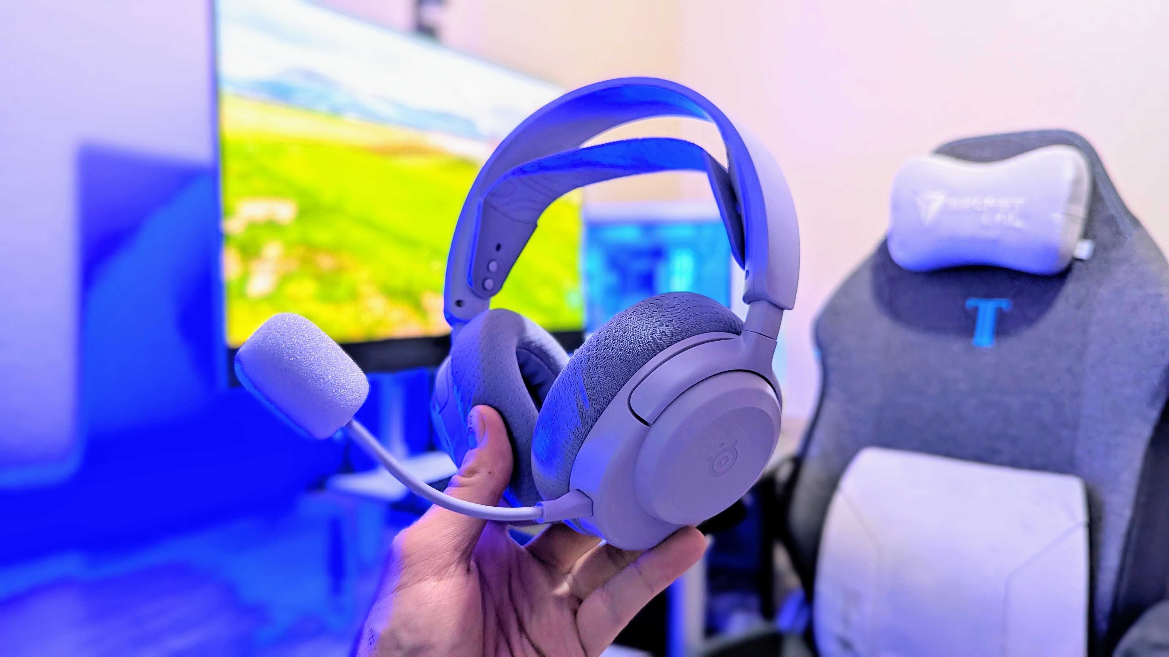 Изображение игровой гарнитуры SteelSeries Arctis Nova 3X Wireless.