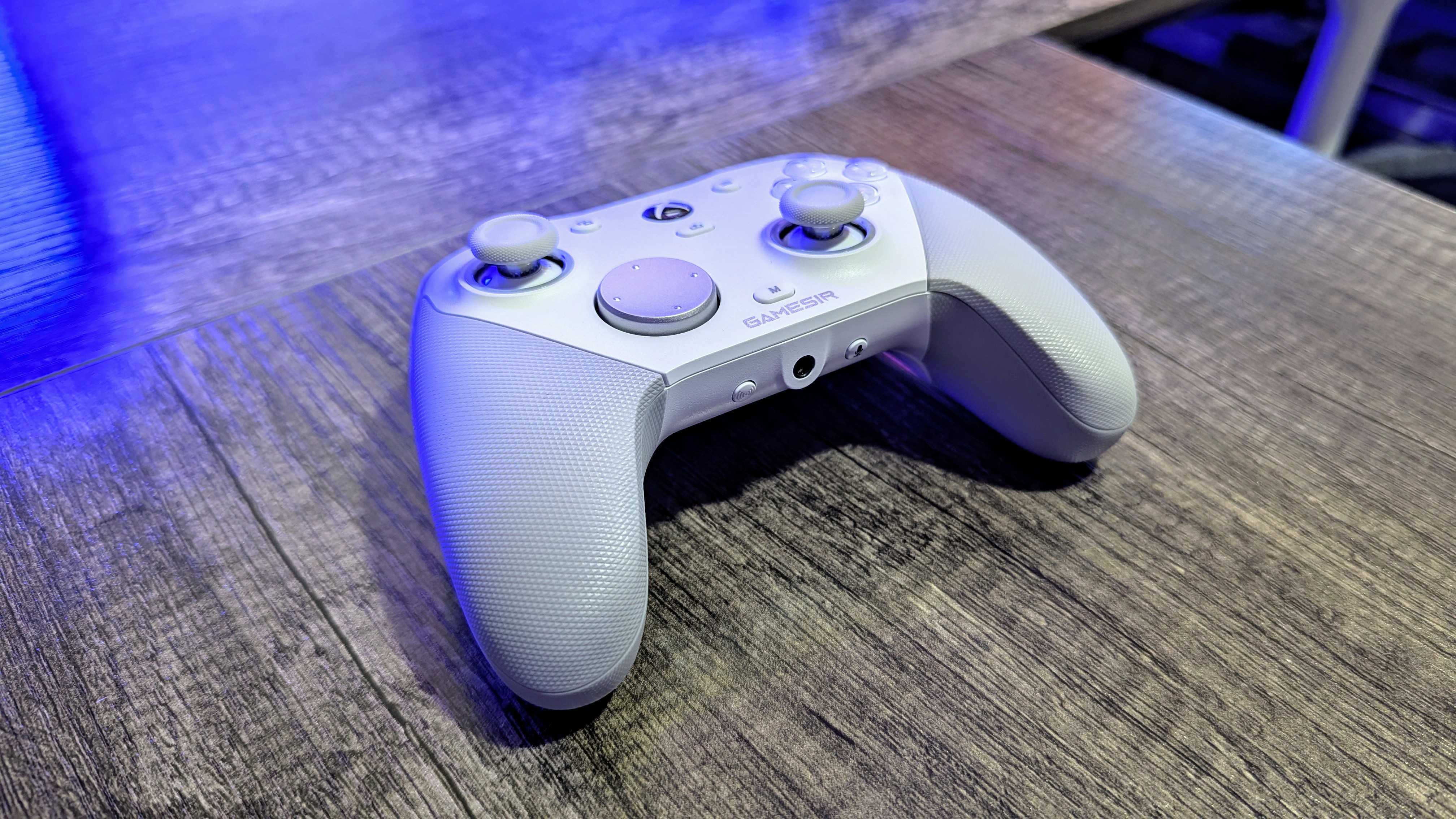 Изображение беспроводного контроллера GameSir G7 Pro.