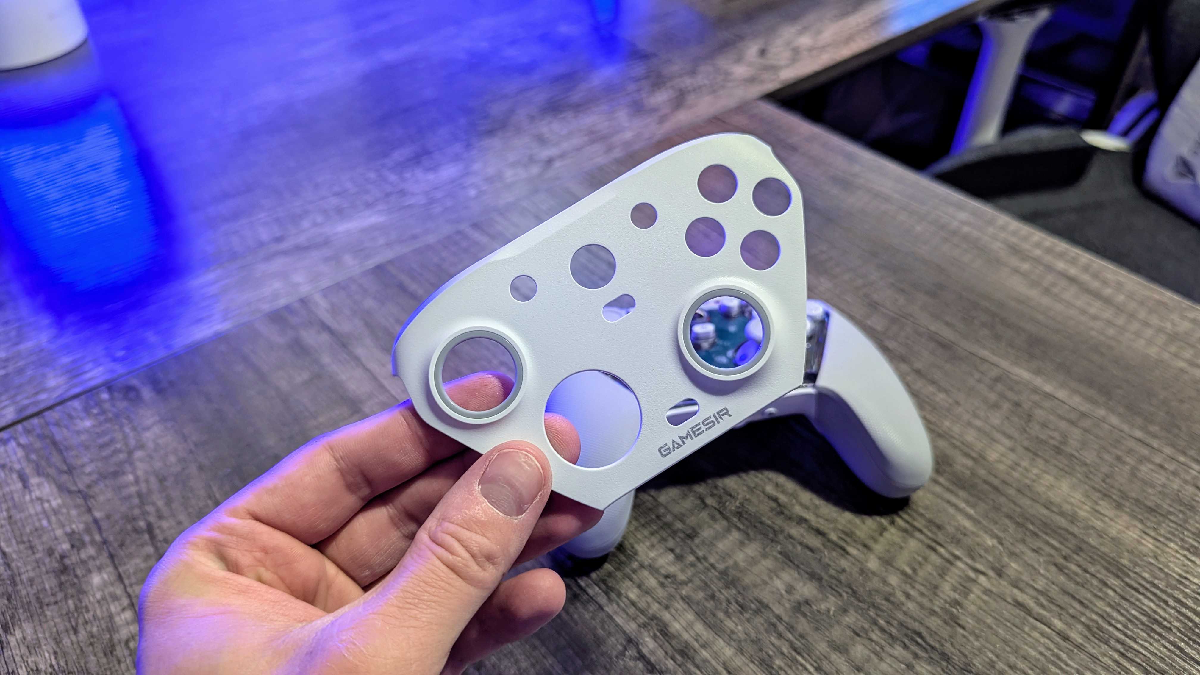 Изображение беспроводного контроллера GameSir G7 Pro.