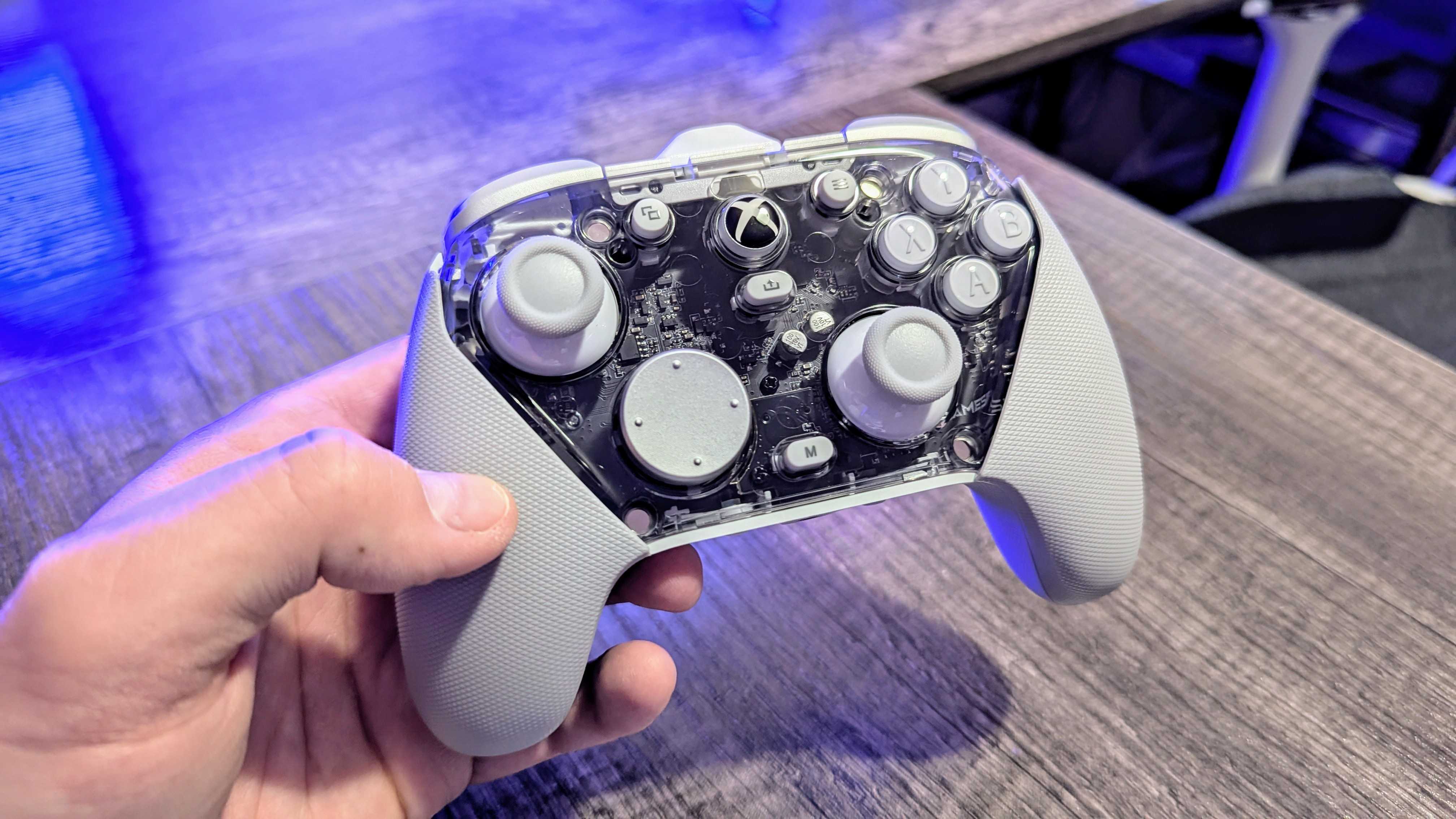 Изображение беспроводного контроллера GameSir G7 Pro.