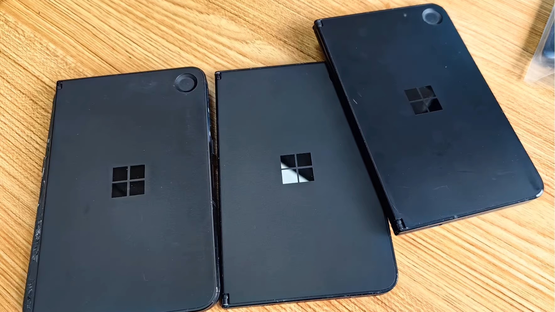 Прототип двухэкранного смартфона от Microsoft