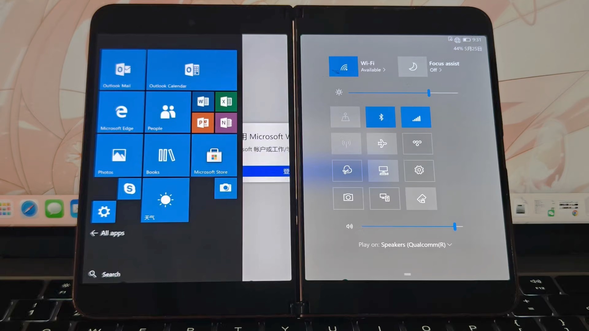 Прототип двухэкранного смартфона от Microsoft