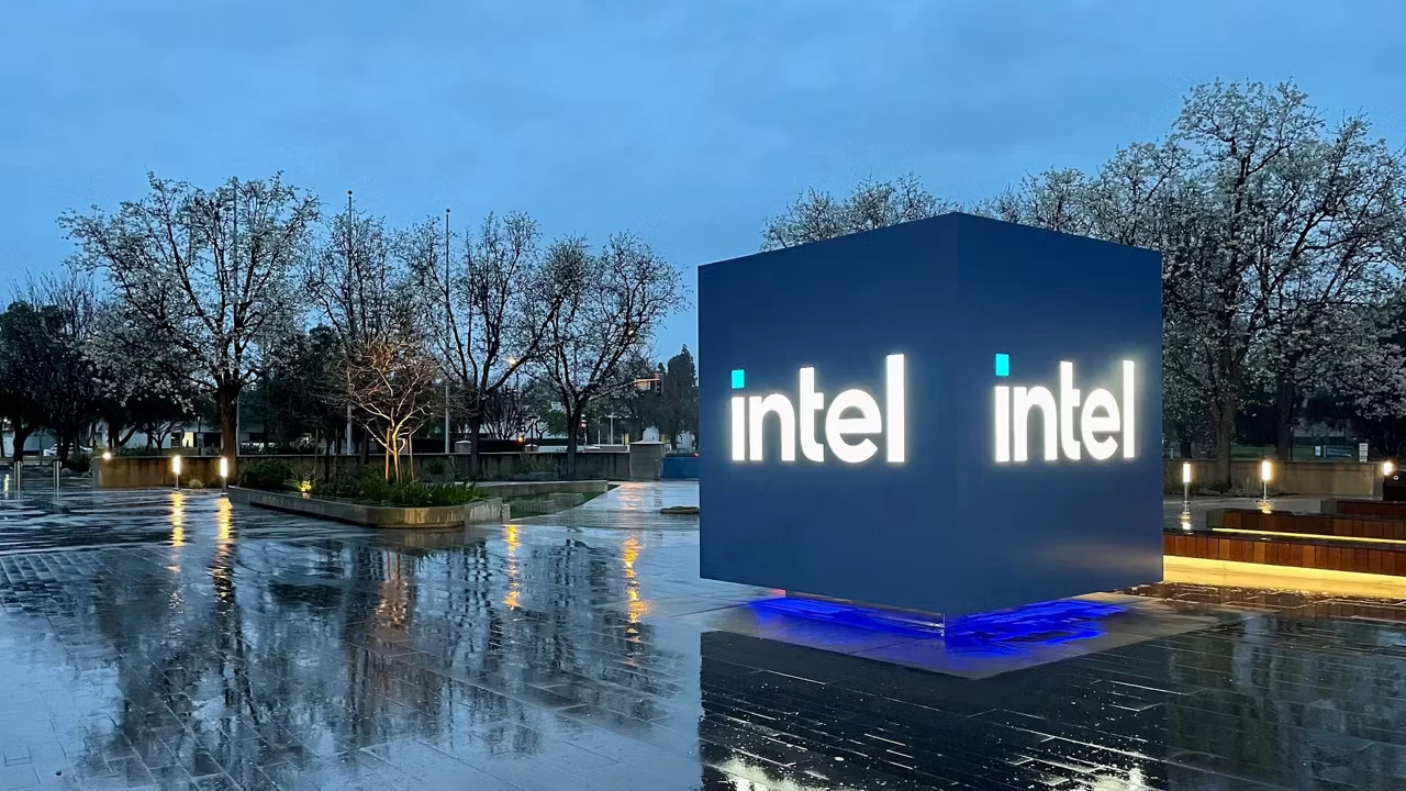 Изображение к статье: Скандал в Intel: Дональд Трамп требует отставки CEO из-за подозрений в связях с Китаем - Разное на MSReview.net