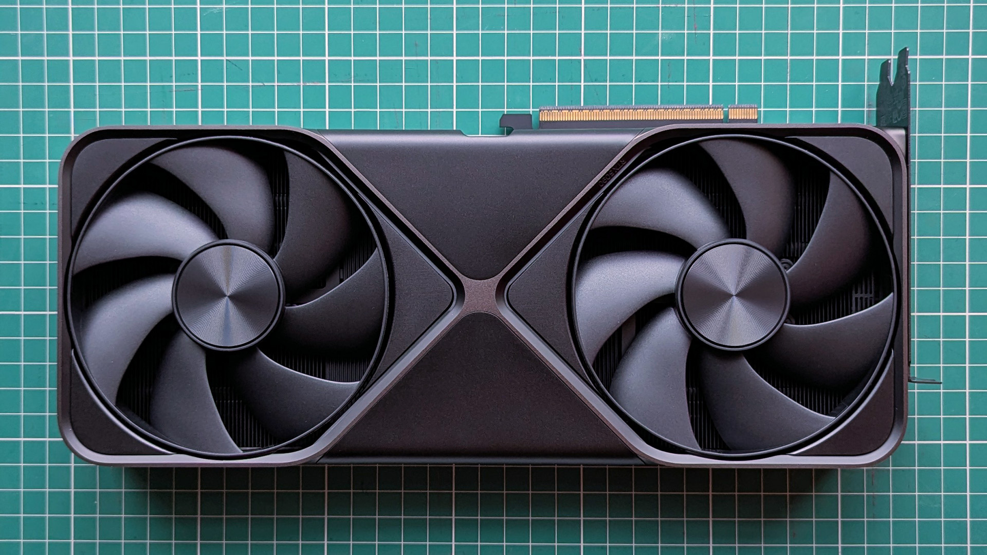 Видеокарта NVIDIA GeForce RTX 5090 Founders Edition с вентиляторами