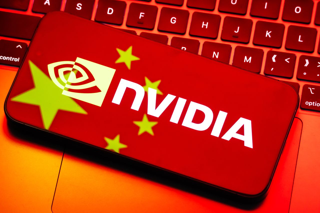 Изображение к статье: Китай настороженно относится к NVIDIA: ИИ-видеокарты H20 под вопросом из-за опасений в Пекине - AI Технологии на MSReview.net