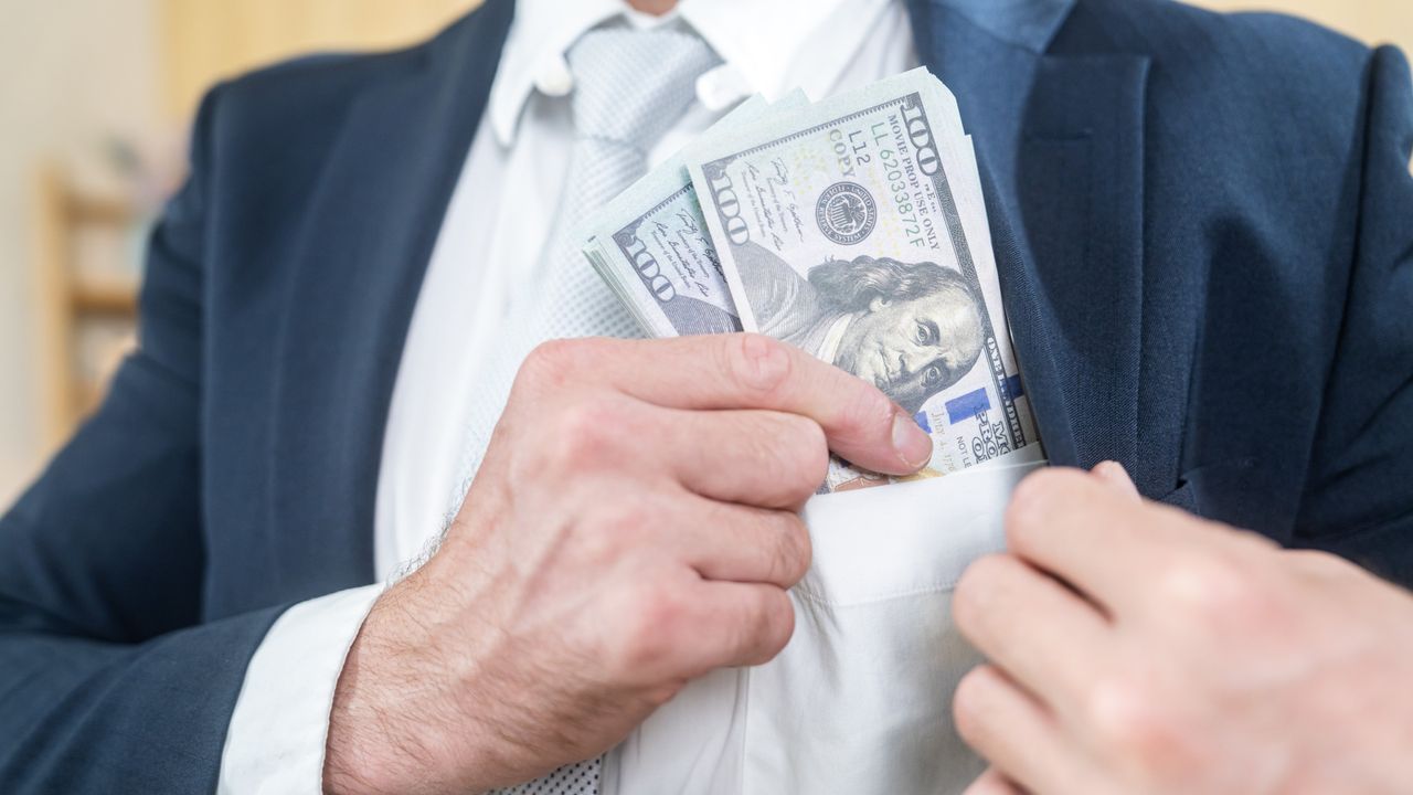 Изображение к статье: Грядёт ли эпоха безработицы? Экс-сотрудник OpenAI предлагает платить каждому по 10 000 долларов в месяц - AI Технологии на MSReview.net