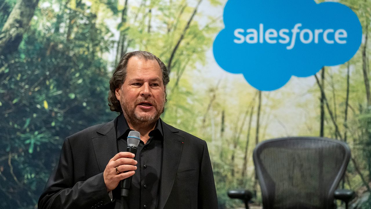 Изображение к статье: Хватит лишних голов: глава Salesforce заявил о замене 4000 сотрудников поддержки ИИ-агентами, но скептически относится к AGI - AI Технологии на MSReview.net