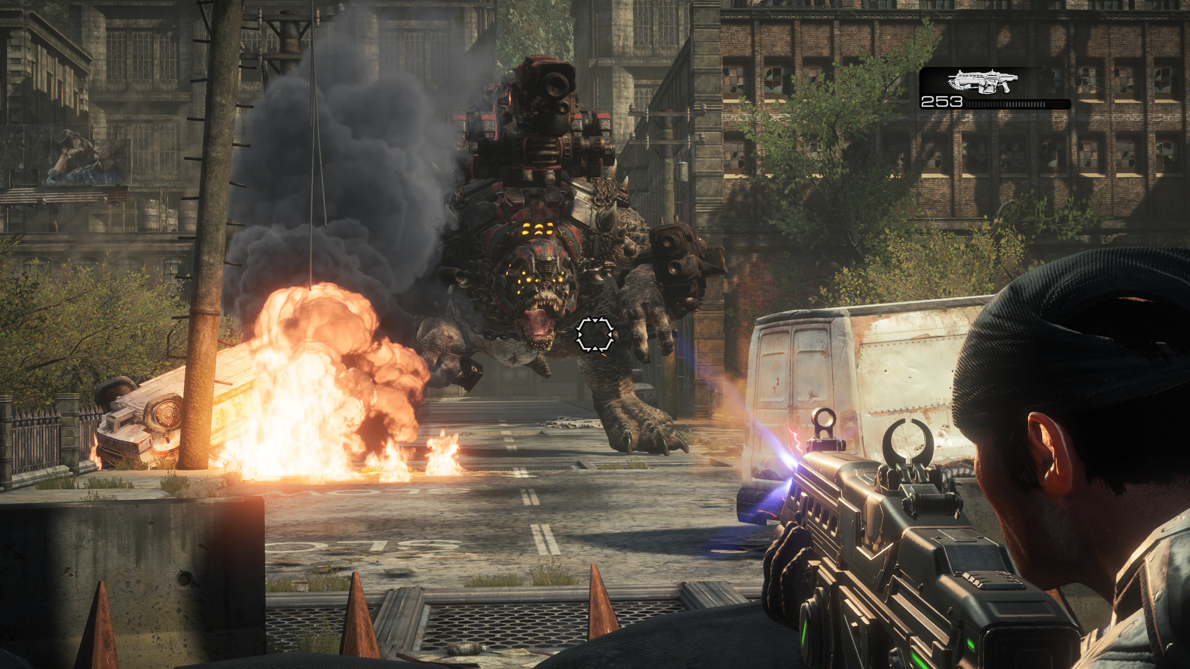 Маркус целится в Брумака в Gears of War: Reloaded
