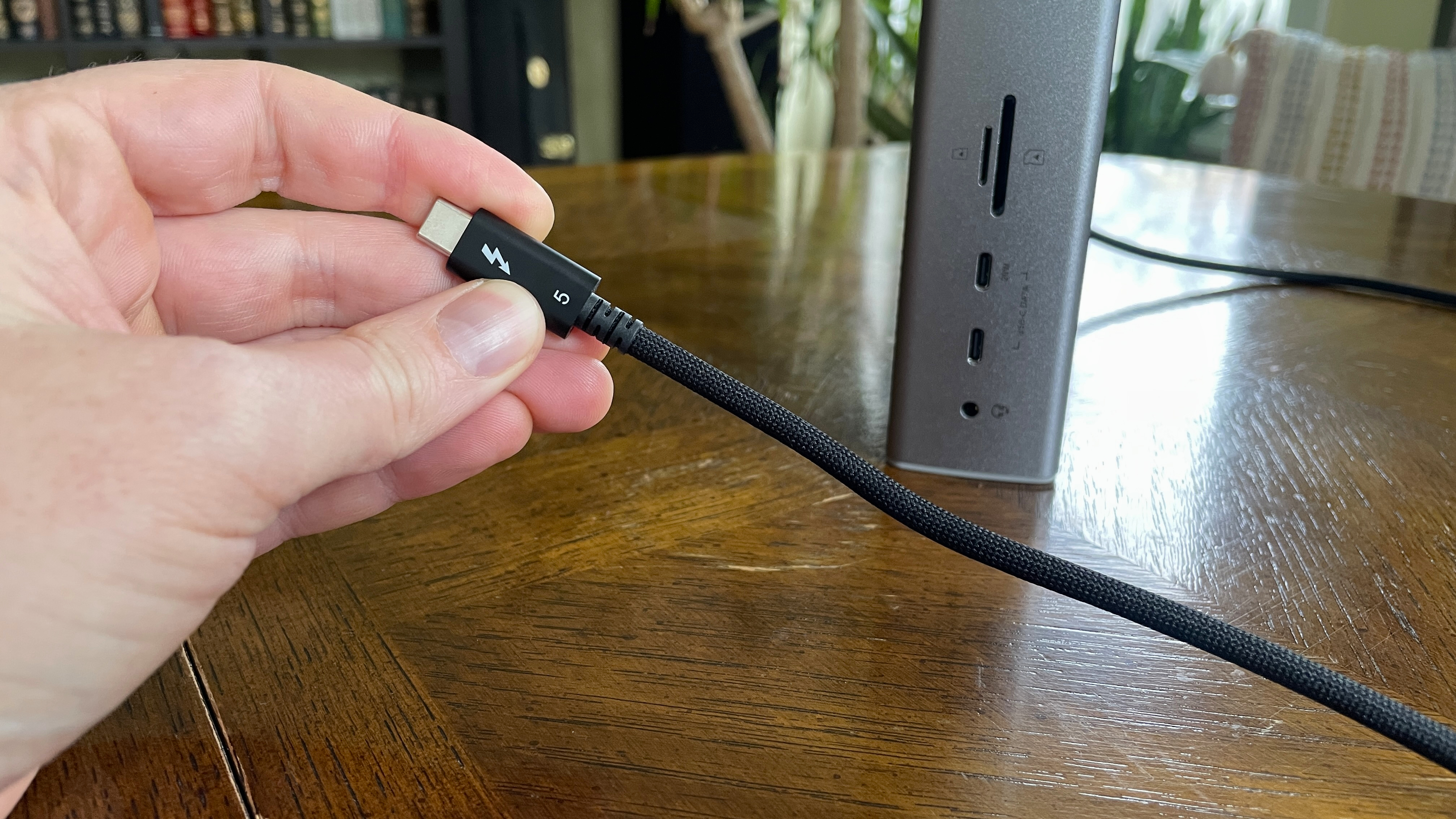 Кабель Thunderbolt 5