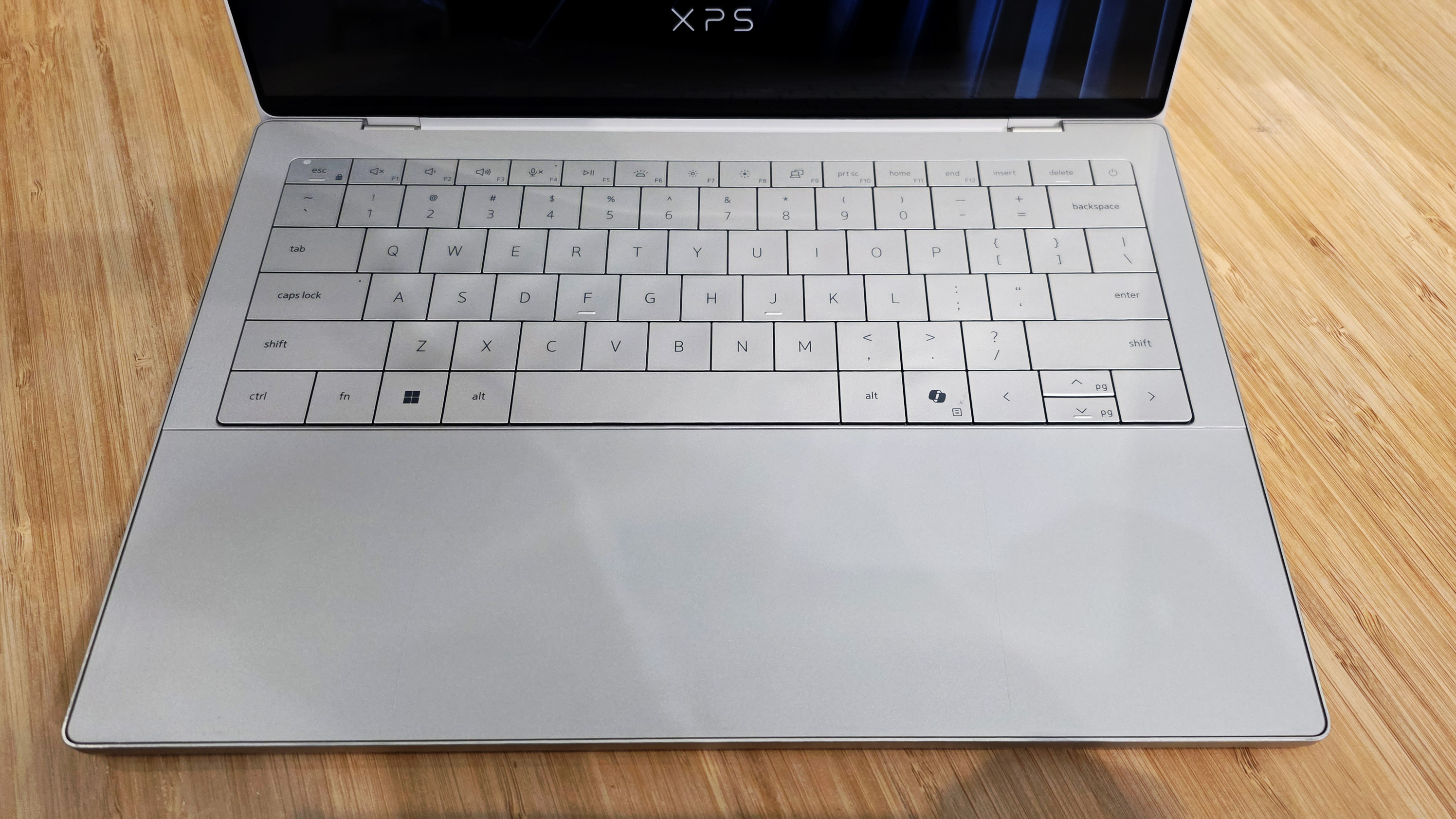 Крупным планом новый Dell XPS 14