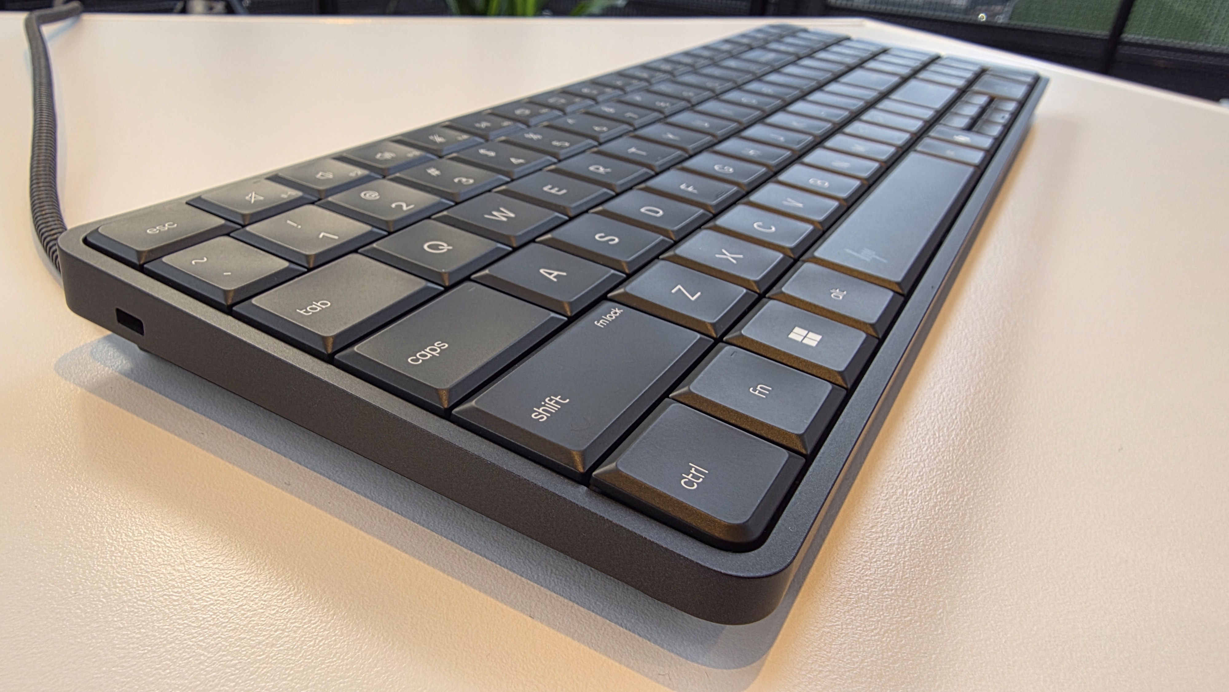 HP EliteBoard G1a на столе