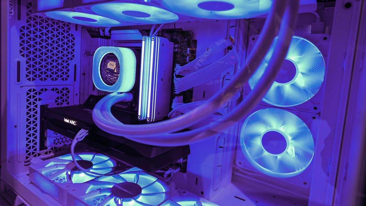 Изображение к статье: Intel Arc B770 Battlemage близко? Прошивка найдена в драйверах! - Железо на MSReview.net