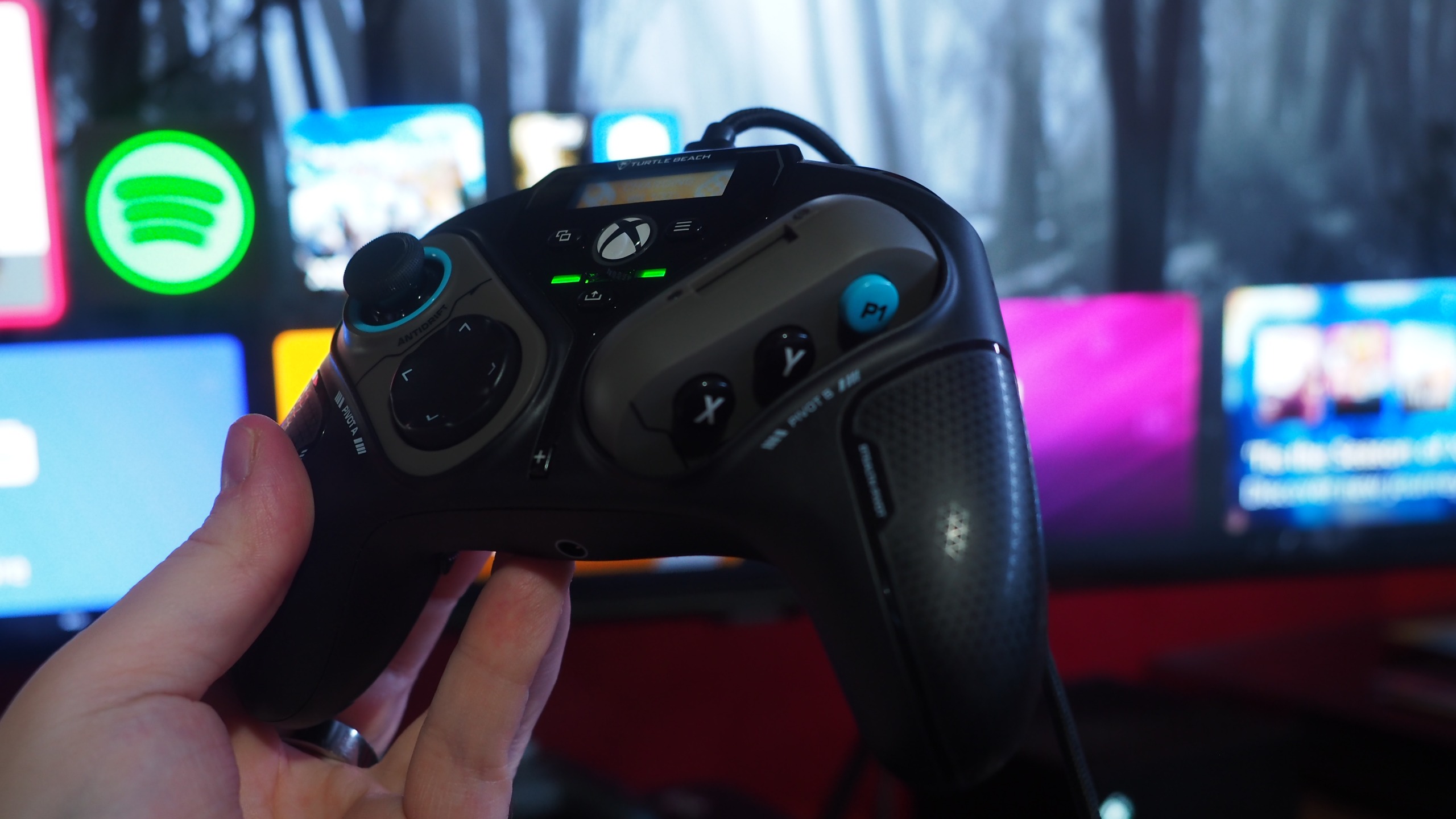 Photograph of the Turtle Beach Stealth Pivot controller