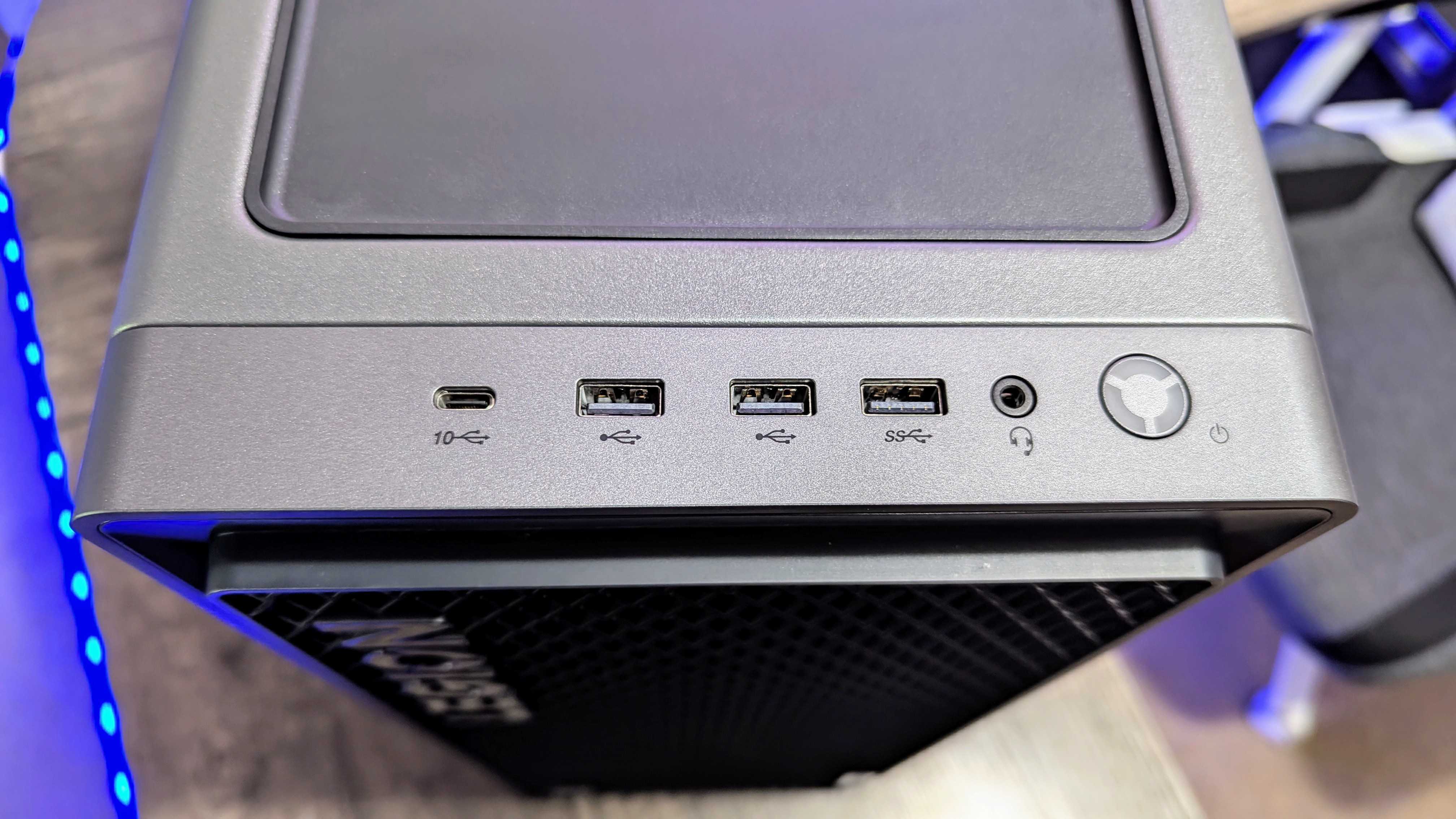 Lenovo Legion Tower 7i (Gen 10) gaming desktop ports