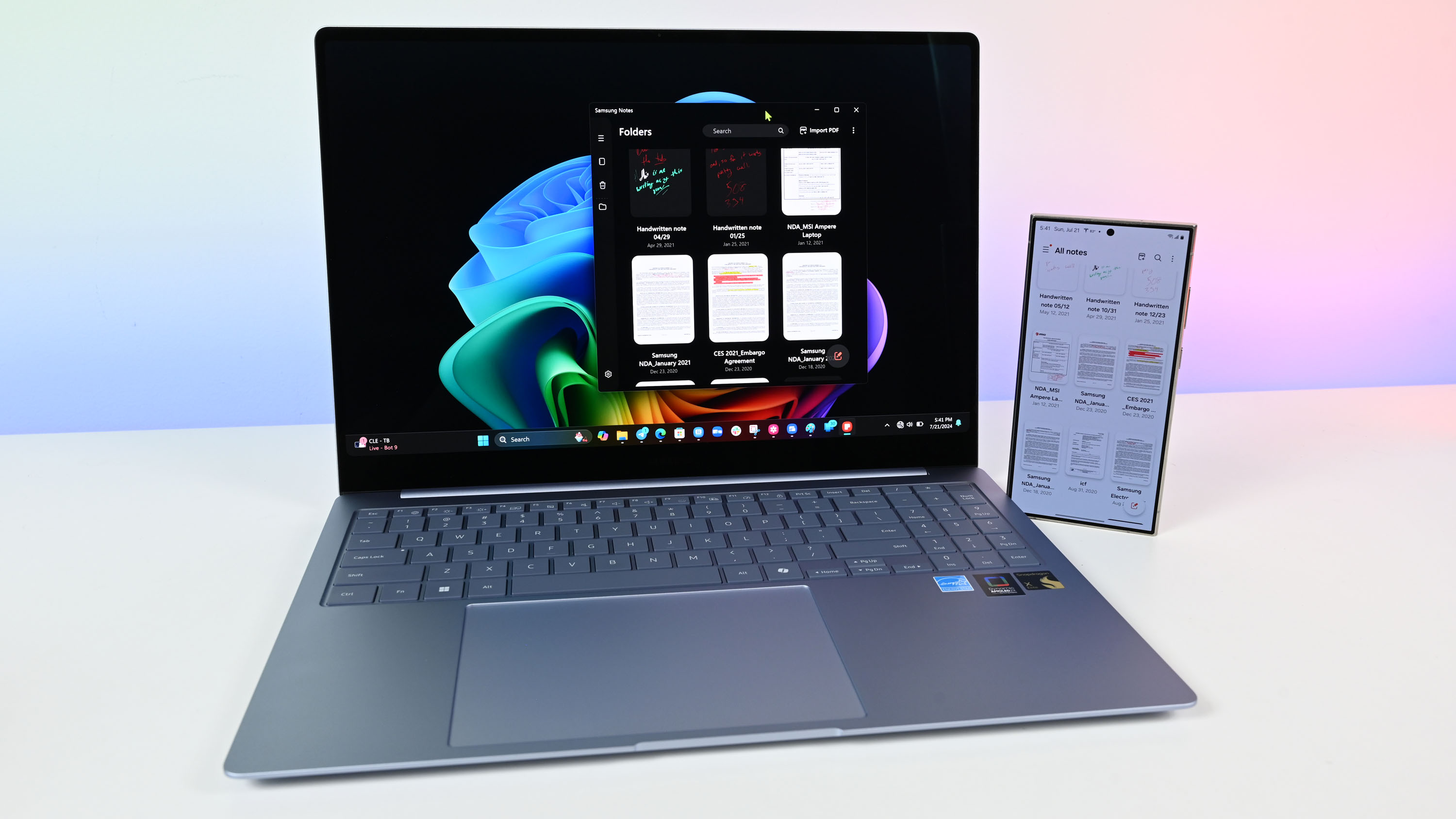 Samsung Galaxy Book4 Edge на столе