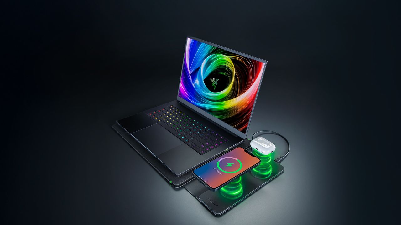 Изображение к статье: Razer сделала чехол для ноутбука, который может заряжать ваш телефон - Accessories на MSReview.net