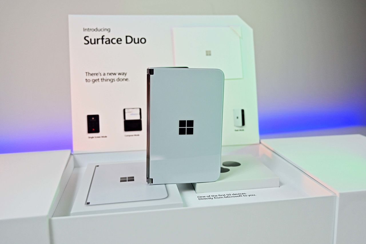 Изображение к статье: Microsoft почти решила худшую проблему складных телефонов: новый патент раскрывает конструкцию подпружиненного шарнира для отмененного - Microsoft-surface на MSReview.net
