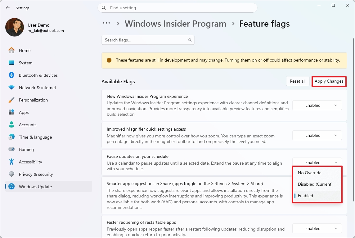 Settings window for Windows Insider Program feature flags, showing options to enable or disable features. “Apply Changes” button is highlighted.