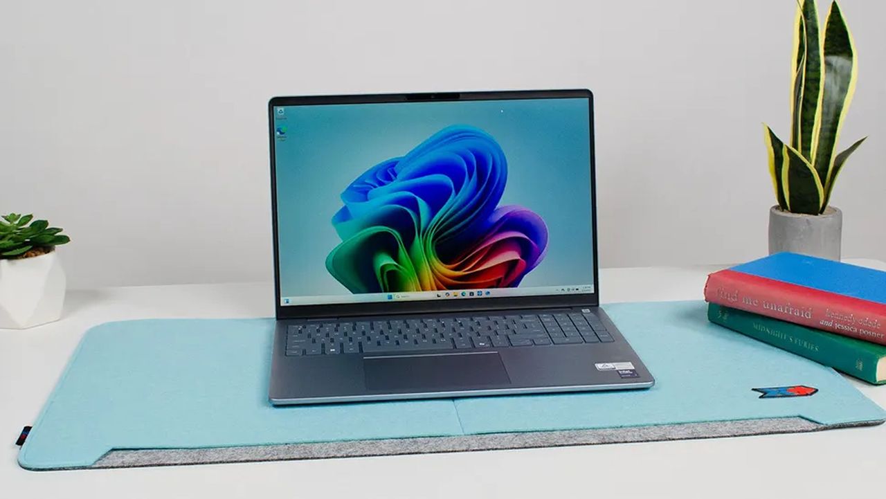 Изображение к статье: Этот ноутбук Dell поставляется с бесплатным годом Microsoft 365, Xbox Game Pass и специальным контроллером Xbox — менее чем за 800 долларов - Deals на MSReview.net