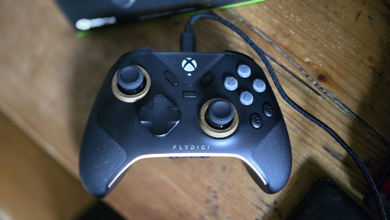 Изображение к статье: Обзор проводного контроллера Xbox Flydigi Vader 5S — он немного некрасивый, но у него есть несколько фантастических функций - Gaming на MSReview.net