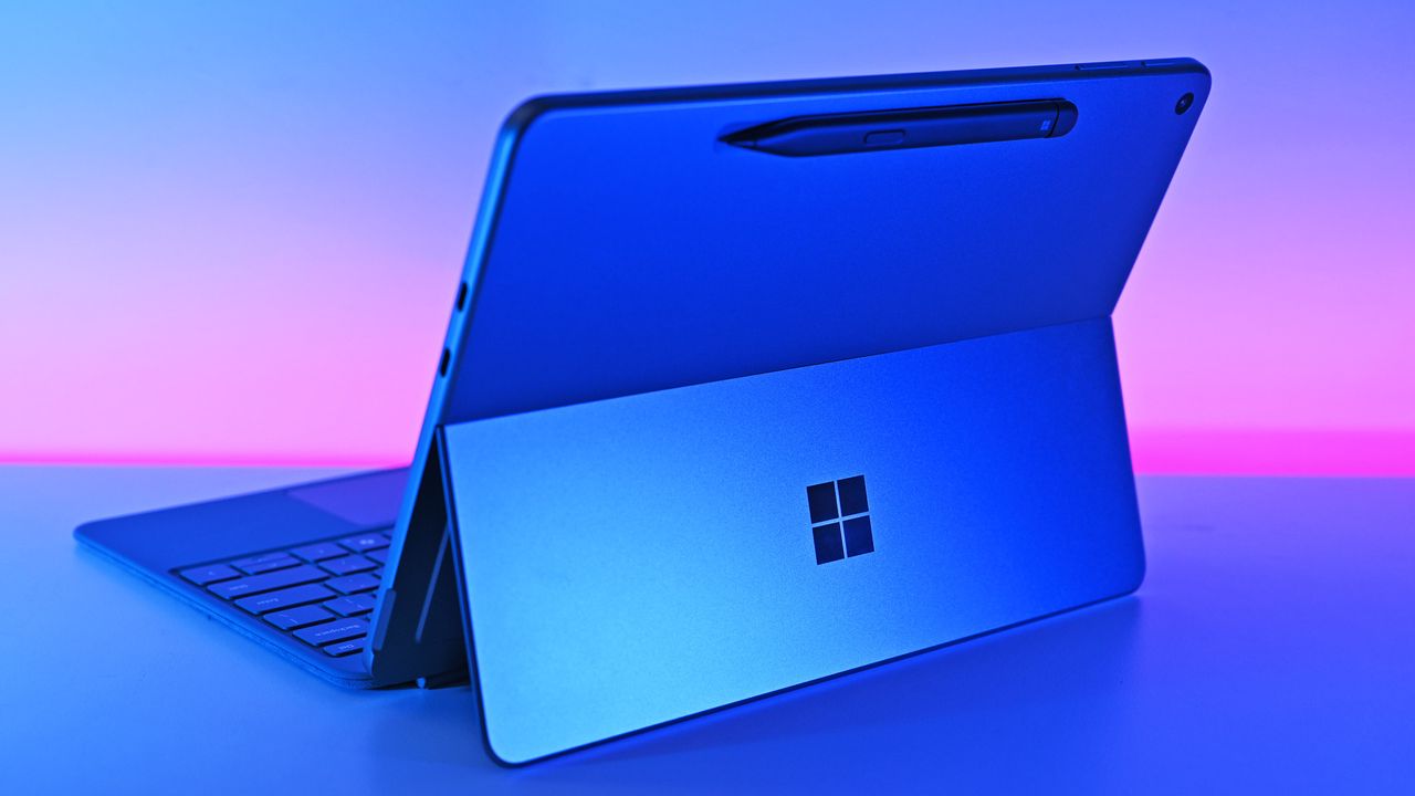 Изображение к статье: Microsoft знает, что ее новые ПК Surface слишком дороги: борется с стремительным ростом цен с помощью новых моделей с 8 ГБ оперативной памяти, стоимость которых начинается с 849 долларов - Microsoft Store на MSReview.net