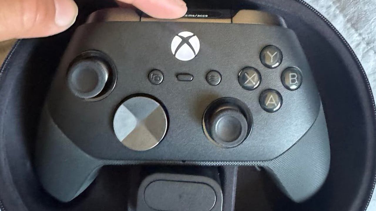 Изображение к статье: Изображения того, что похоже на прототип контроллера Xbox Elite Series 3, по-видимому, просочились на Reddit, но их быстро удалили - Microsoft на MSReview.net