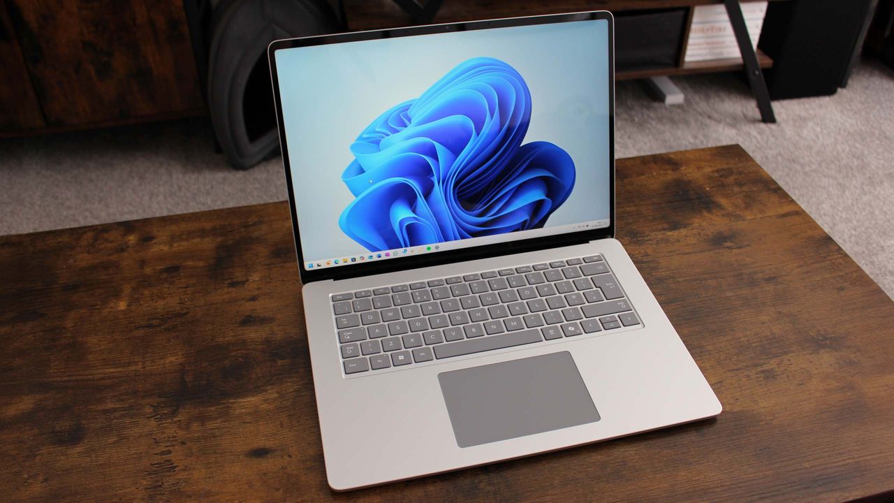 Изображение к статье: Стоимость одного из наших любимых ноутбуков Snapdragon X Plus Surface только что упала на 27 %, что наконец-то снова сделало его доступным - Microsoft на MSReview.net
