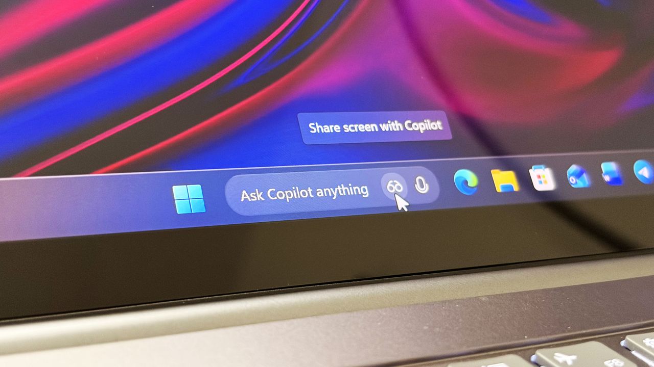 Изображение к статье: Microsoft отключает новую функцию панели задач «Спросить Copilot» в Windows 11, чтобы «включить обратную связь» при переходе к единому приложению Copilot - Microsoft на MSReview.net