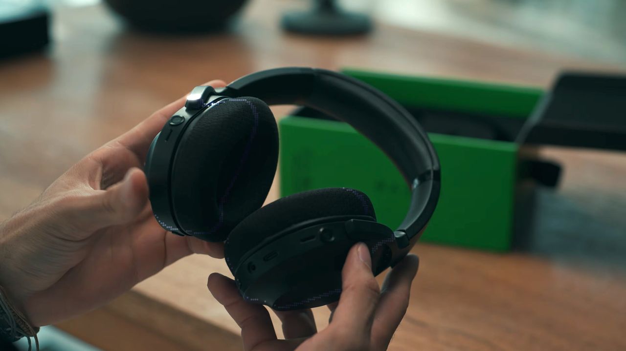 Изображение к статье: У утечки AirPods Ultra от Apple уже есть конкуренты — Motoko от Razer — это игровая гарнитура для ПК со встроенными камерами, и это уже не просто концепция - Игры на MSReview.net