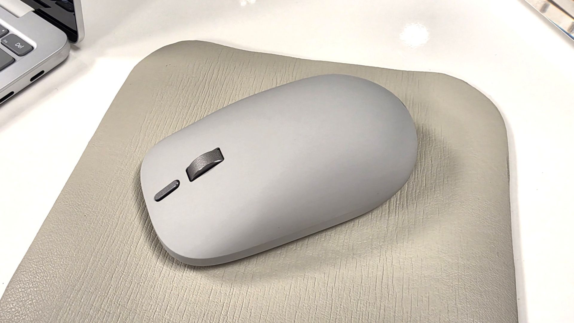 Изображение к статье: Спустя 10 лет Microsoft возрождает Surface Mouse со свежим дизайном и тактильными ощущениями - Microsoft на MSReview.net