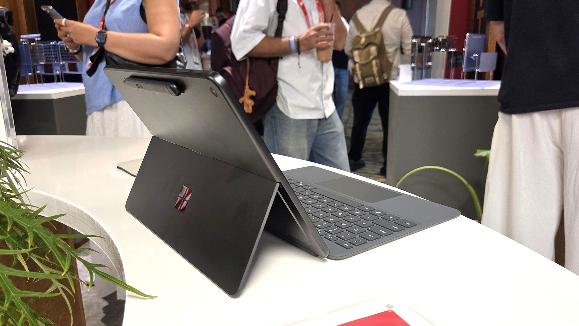 Изображение к статье: Microsoft представляет обновленный 12-дюймовый Surface Pro и 13-дюймовый ноутбук Surface с Snapdragon X2 и более яркими экранами - Microsoft Store на MSReview.net
