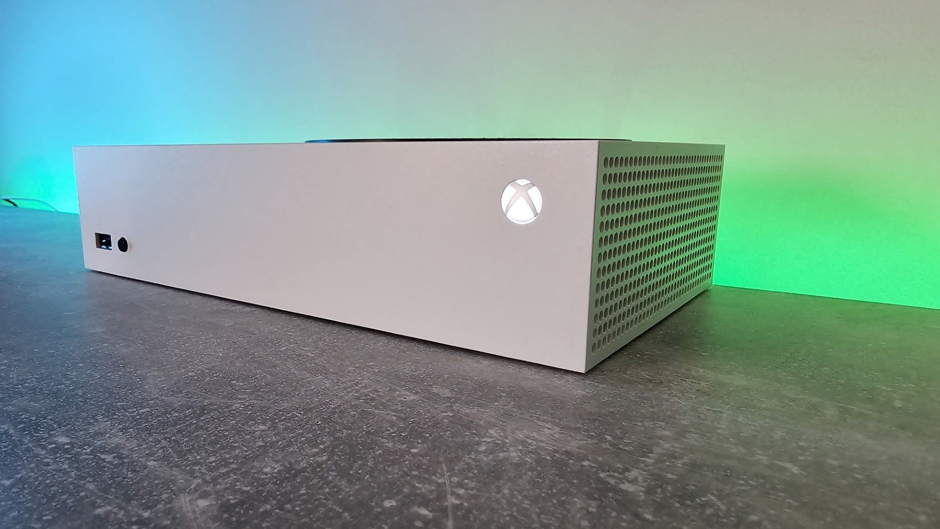 Изображение к статье: Владельцы Xbox Series S, вероятно, сейчас очень хорошо относятся к FSR 4.1 - Microsoft на MSReview.net