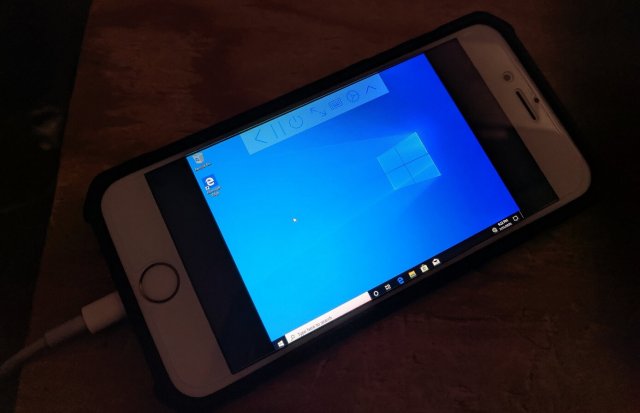 Windows 10 работает на iPhone