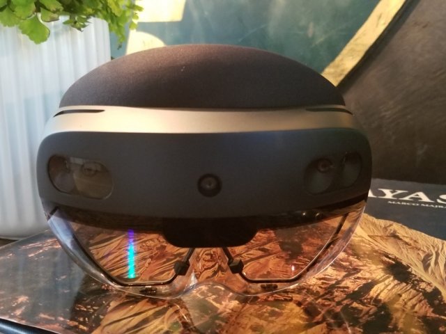 Доклад: Microsoft отменила разработку HoloLens 3 (Обновлено)